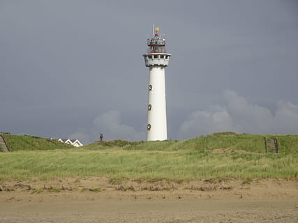 Leuchtturm, Himmel, Stimmung, Wolken, maritim, Weiß, Landschaft, Natur, Nordsee, Strand, Turm, Beratung, Land, Sicherheit, Schutz, die Architektur, gebaute Struktur, Gebäudehülle, Richtung, Gras, keine Leute, Tag, Gebäude, Pflanze, Wasser, Feld, draußen, 1080P, CC0, gemeinfrei, lizenzfrei
