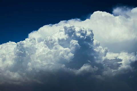 des nuages, blanc, gris, cumulus, ciel, la nature, cloudscape, atmosphère, Météo, orageux, duveteux, nuage - ciel, beauté dans la nature, paysages - nature, arrière-plans, lumière du soleil, personne, bleu, tranquillité, couleur blanche, environnement, idyllique, couvert, en plein air, journée, vent, météorologie, douceur, climat, 5K, CC0, domaine public, libre de droits