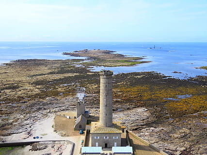 far, ocean, latură, peisaj, înălţime, cer albastru, roci, brittany, natură, panoramic, în aer liber, cer, corp de apa, mare, apă, orizontul peste apă, arhitectură, orizont, construită, zi, plajă, teren, nici o persoana, vedere în unghi mare, exteriorul clădirii, scenice - natura, frumusețe în natură, istorie, vechi, poluare, 4K, CC0, domeniu public, fără drepturi de autor