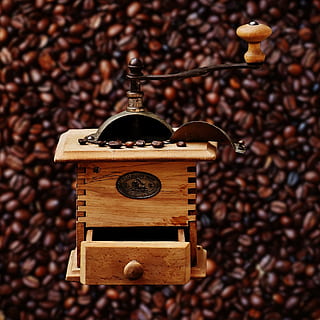 macinino, caffè, chicchi di caffè, delizioso, godere, benefici da, bar, arrostito, caffeina, Marrone, aroma, fagioli, torrefazione del caffè, aromatico, stimolante, bere, nessuno, chicco di caffè tostato, grande gruppo di oggetti, natura morta, legno - materiale, concentrarsi sulle conoscenze acquisite, avvicinamento, abbondanza, cibo e bevande, vista dall'alto, metallo, in casa, cibo, caffè - bevanda, fotogramma intero, giorno, contenitore, 1080P, CC0, dominio pubblico, privo di copyright