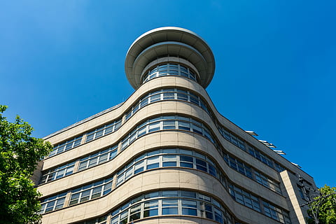 arhitectură, clădire, Acasă, faţadă, fereastră, despre, modern, casa fațadă, cladire inalta, construită, exteriorul clădirii, cer, oraș, albastru, nici o persoana, cer senin, natură, vedere unghiulară joasă, birou, zonă rezidențială, Afaceri, turn, finanţa, în aer liber, exteriorul clădirii de birouri, apartament, luxos, 5K, CC0, domeniu public, fără drepturi de autor