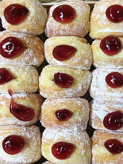 donat, selai, merah, frambos, stroberi, manis, makanan, camilan, toko roti, pencuci mulut, Gula, kue-kue, lezat, segar, dipanggang, kue, tidak sehat, adonan, bulat, sampah, penuh warna, kalori, lemak, warna, makanan dan minuman, makanan manis, kesegaran, dalam ruangan, siap untuk dimakan, kesenangan, bingkai penuh, merapatkan, latar belakang, masih hidup, tidak ada orang, sekelompok besar objek, godaan, tampilan sudut tinggi, berturut-turut, kelimpahan, item kue panggang, baki, 4K, CC0, domain publik, bebas royalti