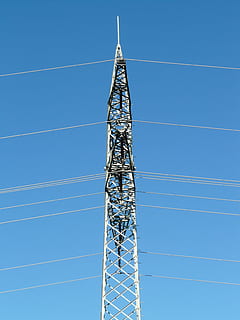 pilone, corrente, elettricità, strommast, attuale, elettricità, ferro, Torre, costruzione, metallo, vite, rivetto, ghiandola, stabile, impalcatura, alto - alto, blu, cavo, cielo sereno, tecnologia, cielo, Inquadratura dal basso, connessione, nessuno, struttura costruita, natura, giorno, Alimentazione elettrica, pilone dell'elettricità, architettura, linea elettrica, all'aperto, combustibile e produzione di energia, comunicazioni globali, componente elettrico, materiale elettrico, 2K, CC0, dominio pubblico, privo di copyright
