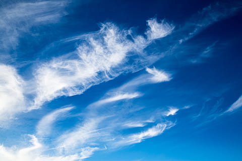 nubi cumuliformi, blu, cielo, nuvole, cirro, bianca, Cloudscape, forma di nuvole, nuvola - cielo, ambiente, natura, vento, bellezza nella natura, atmosfera, sfondi, nessuno, scenics - natura, cielo drammatico, giorno, Colore bianco, cielo lunatico, all'aperto, la tranquillità, meteorologia, clima, wispy, 4K, CC0, dominio pubblico, privo di copyright