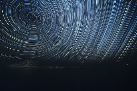 Řecko, slabé světlo, hellada, nightshot, hvězd, perseids, startrails, abstraktní, pozadí, galaxie, prostor, hvězda - prostor, hvězda stezka, vzor, ilustrace, astronomie, noc, temný, lesklý, soustředný, dlouhé expozice, pohyb, nebe, nikdo, Příroda, scenics - příroda, geometrický tvar, kruh, voda, krása v přírodě, modrý, klid, klidné scény, prostor a astronomie, 2K, CC0, veřejná doména, bez autorských práv
