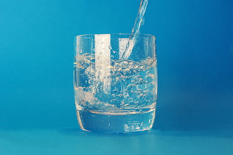 drink, water, drinking Glass, liquid, blue, drinking Water, studio shot, colored background, blue background, refreshment, cold temperature, food and drink, ice cube, glass, frozen, indoors, household equipment, no people, single object, nature, close-up, purity, carbonated, 5K, CC0, public domain, royalty free