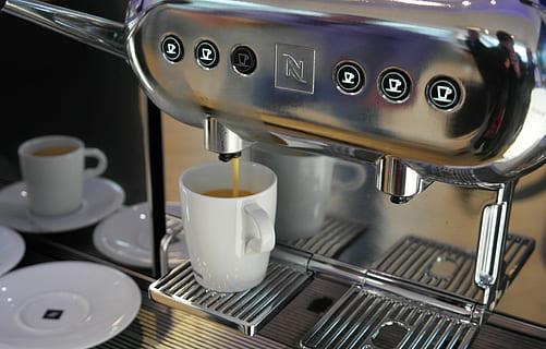 grau, Nespresso, rostfrei, Espressomaschine aus Stahl, Kaffee, Maschine, Tee, automatisch, Koffein, Kaffeebecher, Aroma, Essen und Trinken, Nahansicht, Küche, Espressomaschine, Tasse, drinnen, Kaffeemaschine, Gerät, keine Leute, Wohnraum, Haushaltsküche, Kaffee trinken, Getränk, Haushaltsausstattung, Küchenutensilien, Geschäft, Becher, Zuhause, Metall, Café, stehlen, silberfarben, 4K, CC0, gemeinfrei, lizenzfrei