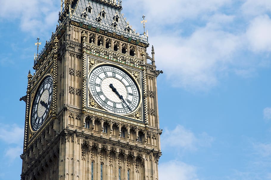 big ben, londres, gran, ben, Londres, Torre del Rellotge, arquitectura, big ben, rellotge, temps, westminster, bong, or, marró, blau, cel clar, núvol, europa, brexit, cel, destinacions de viatge, exterior de l'edifici, núvol - cel, vista d’angle baix, estructura construïda, torre, ciutat, turisme, viatjar, edifici, naturalesa, cap gent, història, govern, estil gòtic, 4K
