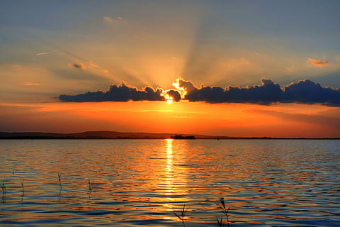silhouette, clouds, sea, golden, gate, sunset, waters, sun, sky, water, beauty in nature, scenics - nature, tranquility, cloud - sky, tranquil scene, orange color, reflection, waterfront, idyllic, sunlight, nature, no people, non-urban scene, sunbeam, outdoors, 4K, CC0, public domain, royalty free