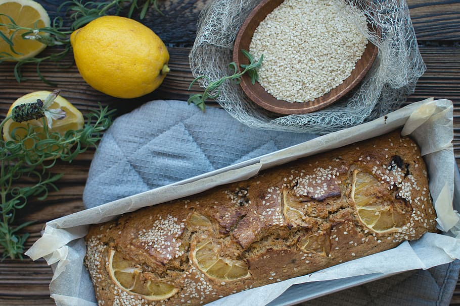 torta al limone, Limone, torta, pane, dolce, Pasticcino, vista dall'alto, legna, cibo, freschezza, legno - materiale, mangiare sano, pagnotta di pane, forno, cibo e bevande, frutti di mare, benessere, frutta, nessuno, natura morta, agrumi, direttamente sopra, tavolo, contenitore, tagliere, tovagliolo, pronto a mangiare, giorno, 5K