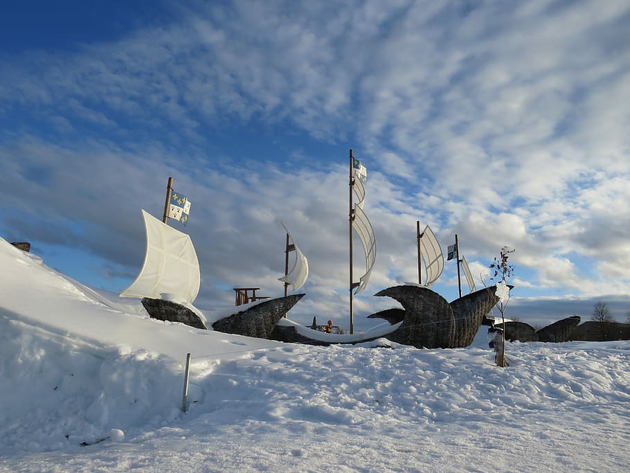 sne, vinter, is, kold, Frosset, båd, himmel, Sky, Gatineau, Canada, Québec, sky - himmel, kold temperatur, natur, dag, jord, skønhed i naturen, bjerg, scenics - natur, transportform, ingen mennesker, transportmidler, rolig scene, hvid farve, ro, miljø, sollys, snedækket bjerg, 5K