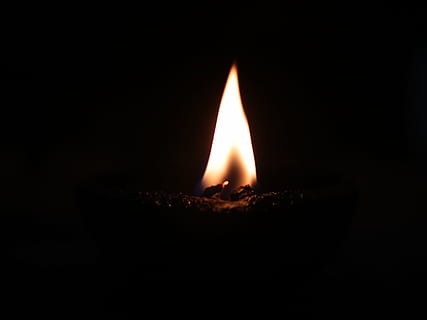 llama, lámpara, ligero, fuego, festival, celebracion, petróleo, tradicional, espiritual, brillar, cultura, indio, religioso, hinduismo, festivo, noche, ardiente, calor - temperatura, fondo negro, oscuro, fuego - fenómeno natural, adentro, iluminado, copia espacio, de cerca, brillante, foto de estudio, naturaleza, nadie, cuarto doméstico, equipo de iluminación, vela, cuarto oscuro, luz - fenómeno natural, luminosidad, tentación, lámpara eléctrica, Luz al final del túnel, 4K, CC0, dominio público, libre de derechos