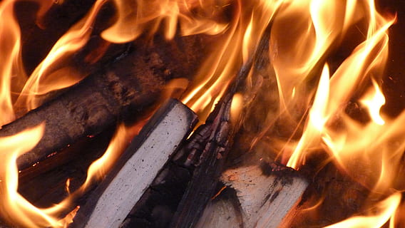 ild, flamme, firelight, varme, træ, ild, flamme, varme - temperatur, brænding, fare, røg - fysisk struktur, tæt på, brand - naturligt fænomen, log, Brænde, ingen mennesker, bål, bevægelse, baggrunde, træ - materiale, orange farve, ildsted, fuld ramme, natur, lejrbål, Camping, 4K, CC0, offentligt domæne, royaltyfrie