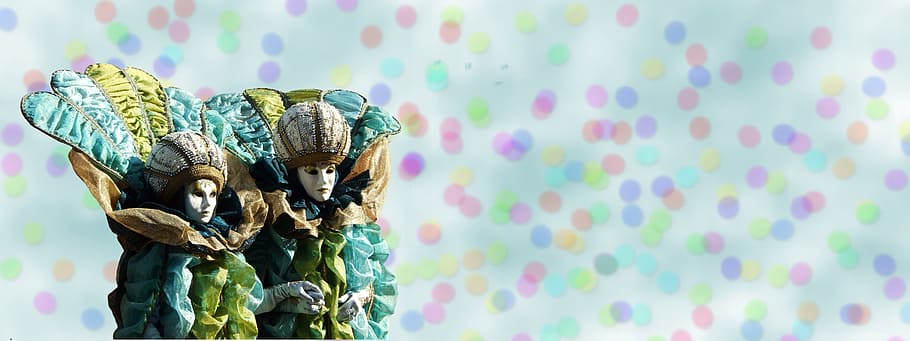 persona amb vestits, fons, color, humà, tradicionalment, disfressa, carnaval, panell, estúpid, maquillatge, màscara, carnestoltes al carrer, màscara facial, moure, diversió, carnaval de carnaval, home, dona, confeti, Venècia, festa de carnaval, patró, a l'interior, cap gent, art i artesania, artesania, primer pla, multicolor, centrar-se en primer pla, creativitat, fons de pantalla, decoració, natura morta, disseny, cortina, color turquesa, elecció, motiu floral, dia, material de fusta, tèxtil, 5K