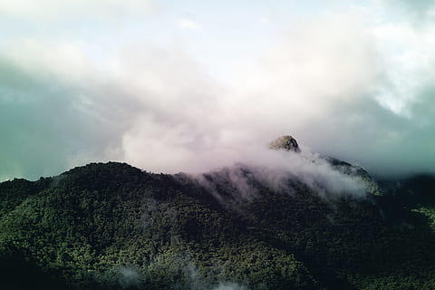 fotografia di paesaggio, montagna, nuvoloso, cielo, nebbia, intervalli, nube, foresta, natura, nuvola - cielo, Paesaggi, paesaggio, all'aperto, collina, Cloudscape, albero, picco di montagna, catena montuosa, bellezza nella natura, la tranquillità, nessuno, ambiente, scenics - natura, pianta, terra, scena tranquilla, scena non urbana, giorno, 4K, CC0, dominio pubblico, privo di copyright
