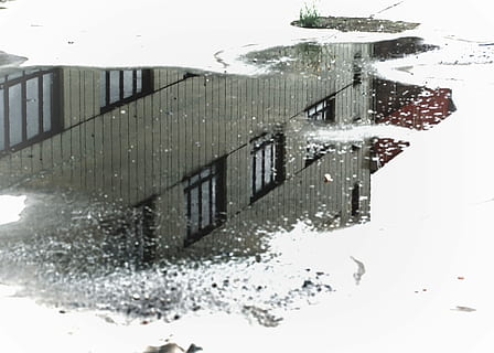 dam, speiling, bygning, regner, flyktig, regn, vann, speil, vindu, speilbilde, vannrefleksjon, vei, snø, kaldtemperatur, vinter, ødeleggelse, breaking, natur, arkitektur, bygge eksteriør, refleksjon, bygget struktur, dag, ingen folk, frossen, by, våt, utendørs, snowing, ekstremt vær, 5K, CC0, offentlig domene, opphavsrett gratis