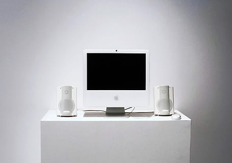 Apple Studio-display, monitor, wit, tafel, imac g 5, g5, houten, appel, imac, computer, scherm, speakers, technologie, binnenshuis, studio opname, geen mensen, kopie ruimte, Draadloze technologie, computerapparatuur, communicatie, verbinding, witte kleur, laptop, draagbaar informatie-apparaat, stilleven, huishoudspullen, computerscherm, apparaatscherm, grijs, desktop pc, toetsenbord, plat scherm, blanco, zilverkleurig, 2K, CC0, publiek domein, royaltyvrij