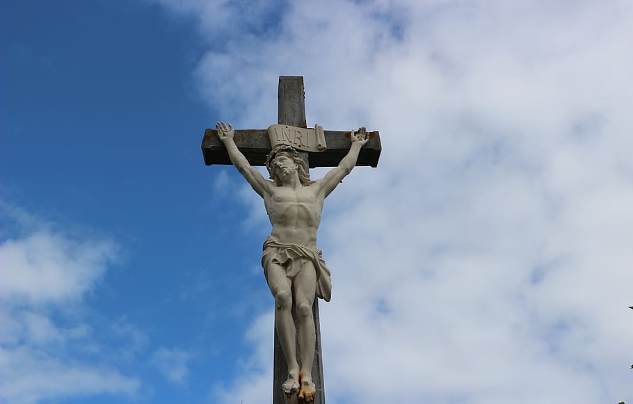 Crist, elevació, religió, croix, cel, jesús, núvol, fe, patrimoni, França, creu, cristianisme, cementiri, forma de creu, crucifix, espiritualitat, catolicisme, làpida, tomba, Jesucrist, monument, Església, vell, mort, estàtua, història, vista d’angle baix, núvol - cel, creença, semblança masculina, escultura, representació, representació humana, dia, naturalesa, cap gent, art i artesania, a l'aire lliure, 2K