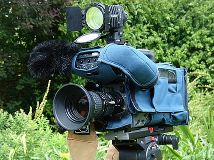 Fernsehkamera, Broadcast-Kamera, Kamera, Fotografie-Themen, Kamera - Fotoausrüstung, Pflanze, Technologie, Fotoausrüstung, Fotografieren, Tag, Digitalkamera, Baum, Aktivität, Natur, Nahansicht, grüne Farbe, schwarze Farbe, Wachstum, Land, draußen, keine Leute, Dreharbeiten, Spiegelreflexkamera, 2K, CC0, gemeinfrei, lizenzfrei