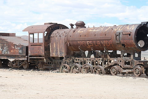 traukinys, senas, bolivia, geležinkelio bėgiai, transportavimas, garvežys, lokomotyvas, geležinkelio, senamadiškas, nerūdijantis, transporto rūšis, geležinkelio automobilis, kelionės vietos, pasenusi, geležinkelio stoties platforma, traukinio transporto priemonė, geležinkelių transportu, transporto būdas, stebėti, atsisakyta, dieną, metalo, sausumos transporto priemonė, pablogėjimas, mažėja, nusileidęs, Senovinis, lauke, nėra žmonių, ratas, sugriauta, manevravimo kiemas, 2K, CC0, Viešasis domenas, nemokamai