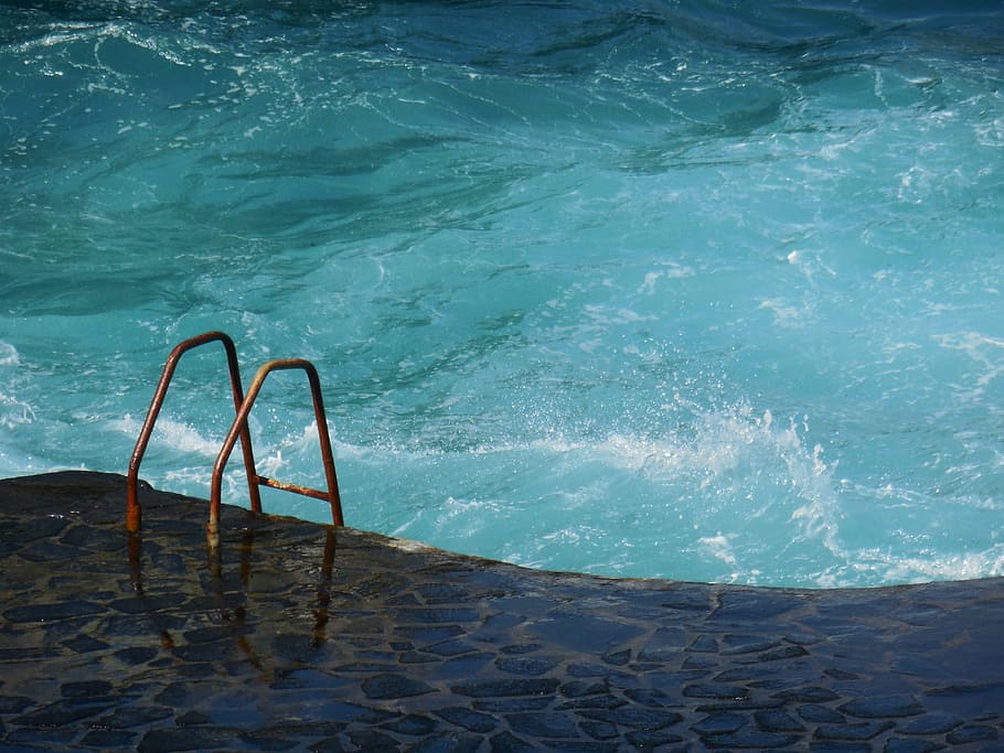 Schwimmbad, Ozean Meer, Meer, Welle, Wasser, Seepool, Ozean, Meer, Welle, Küste, Blau, am Meer, Surfen, Teneriffa, keine Leute, Tag, draußen, Natur, High Angle View, Land, Strand, Schönheit in der Natur, Bewegung, gewellt, Treppe, Geländer, Sport, türkisfarben, 4K