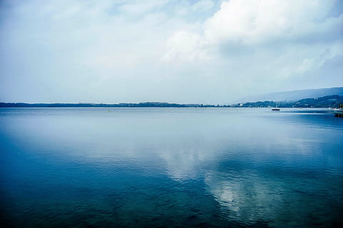 Ruhe, Wasser, Blau, Himmel, blaue Himmel, Reflexion, Ozean, Strand, Ufer, Hafen, still, frisch, Meer, sauber, Zen, Umgebung, natürlich, Natur, Entspannung, Jahreszeit, Farbe, Spa, Reise, Sommer-, Schönheit in der Natur, Szenen - Natur, ruhige Szene, wolke - himmel, Ufergegend, keine Leute, idyllisch, Tag, Nicht-städtische Szene, draußen, 1080P, CC0, gemeinfrei, lizenzfrei