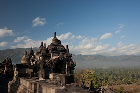Indonésie, Bropudur, Java, ciel, religion, l'histoire, le passé, structure construite, croyance, architecture, Destinations de voyage, ancien, la nature, lieu de culte, spiritualité, nuage - ciel, bâtiment, Voyage, Montagne, extérieur du bâtiment, paysage, personne, la civilisation ancienne, en plein air, archéologie, 4K, CC0, domaine public, libre de droits