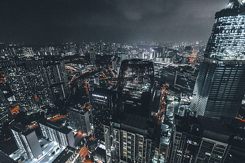 architettura, costruzione, infrastruttura, struttura, istituzione, appartamento, finestre, condominio, città, esterno dell'edificio, paesaggio urbano, struttura costruita, illuminato, cielo, edificio per uffici esterno, alto - alto, grattacielo, affollato, moderno, notte, folla, quartiere residenziale, vista dall'alto, natura, crepuscolo, distretto finanziario, 5K, CC0, dominio pubblico, privo di copyright