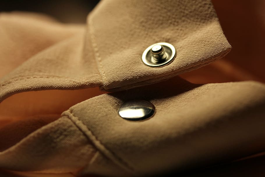 samarreta, tacs, botó, àta, bi, moda, elegància, primer pla, luxe, roba, tèxtil, cap gent, a l'interior, enfocament selectiu, tir de l'estudi, primer pla extrem, bossa, butxaca, macro, bellesa, marc complet, suavitat, abric, indústria tèxtil, cuir, 2K