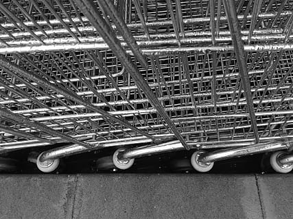 metal, abstrato, textura, superfície, cinzento, material, carrinho de compras, transporte, roda, ninguém, carrinho, compras, veículo terrestre, dia, modo de transporte, grande grupo de objetos, consumismo, varejo, ao ar livre, padronizar, fechar-se, ainda vida, visão de alto ângulo, quadro completo, prateado colorido, aço, Liga, 4K, CC0, domínio público, royalty free