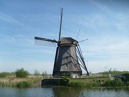 molí de vent, Holanda, kinderdijk, energia eòlica, aerogenerador, energia alternativa, conservació del medi ambient, energia renovable, generació de combustible i energia, turbina, medi ambient, cel, molí de vent tradicional, aigua, naturalesa, dia, escena rural, arquitectura, estructura construïda, riu, paisatge, planta, cap gent, fulla, a l'aire lliure, 2K, CC0, domini públic, lliure de regalies