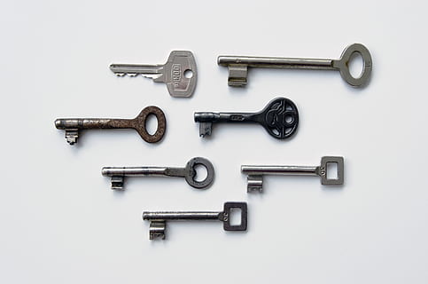chaves, metal, segurança, trancar, seguro, velho, segredo, aço, perto, protecção, desbloquear, abrir, vintage, metálico, tiro do estúdio, fundo branco, dentro de casa, Cortar fora, ninguém, cinzento, prateado colorido, grupo de objetos, grande grupo de objetos, prata - metal, fechar-se, ferro - metal, chave, escolha, visão de alto ângulo, parafuso, variação, equipamento, 5K, CC0, domínio público, royalty free