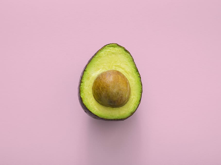 supjaustyti, žalias, avokado vaisiai, avokado gabalas, sėklos, centras, avokadas, vaisiai, maisto, duobė, rožinis, tonas, spalva, minkštas, minimalus, butas, antenos, simetrija, paprasta, kriaušės, skanus, netgi, spalvotas fonas, sveika mityba, studija, Maistas ir gėrimai, skerspjūvio, patalpose, šviežumas, gabalas, vienas objektas, gerovę, nėra žmonių, kopijavimo vietos, žalia spalva, rožinis fonas, Iš arti, ekologiškas, subrendęs, antioksidantas, vegetariškas maistas, 8K