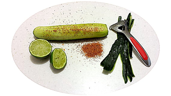 cogombre, cuke, orgànic, vegetals, verd, menjar, fresc, saludable, vegetarià, ingredient, naturalesa, madur, sencer, crua, nutrient, refresc, frescor, planta, fer dieta, nutrició, sucós, salut, estil de vida, atenció sanitària, nutritiu, aperitiu, dieta, amanida, bol, natural, saborós, deliciós, apetitós, verdures, vitamines, gust, Xile, llimona, vital, dinar, calories, berenar, menjar i beguda, alimentació saludable, fons blanc, fruita, tir de l'estudi, a l'interior, natura morta, benestar, tall, cap gent, color verd, placa, cítrics, tallar, directament a sobre, estri de cuina, temptació, ganivet de taula, 1080P, CC0, domini públic, lliure de regalies