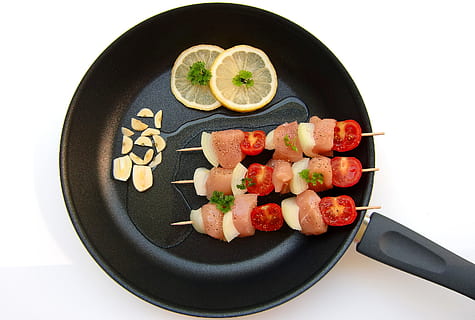 rond, noir, acier, friture, la poêle, moi à, kebab, frire, Mangez sain, alimentation saine, Nourriture et boisson, fruit, aliments, bien-être, tranche, prise de vue en studio, fraîcheur, ustensile de cuisine, légume, personne, agrumes, mode de vie sain, fond blanc, à l'intérieur, équipement ménager, repas, coupé, citron, préparation, préparer de la nourriture, poêle à frire, petit déjeuner, suivre un régime, garnir, 2K, CC0, domaine public, libre de droits