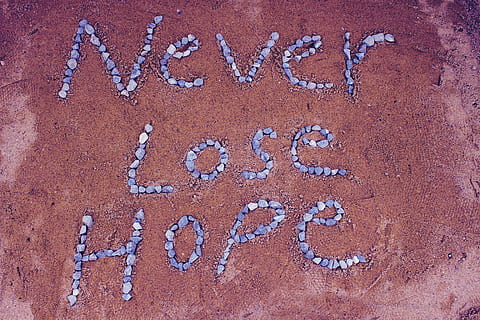 noch nie, verlieren, Hoffnungstext, Niemals die Hoffnung verlieren, hoffen, Sand, Stein, Text, keine Leute, westliche Schrift, Nahansicht, Kommunikation, Land, Tag, Kunst und Handwerk, Kreativität, Strand, draußen, Wandbau - Funktion, alt, Reiseziele, High Angle View, die Architektur, Natur, Großbuchstabe, Botschaft, 5K, CC0, gemeinfrei, lizenzfrei