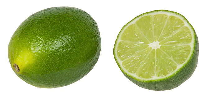 fruites de llima, Lima, madur, fresc, tallar, dividir, obert, cítrics, verd, tropical, fruita, menjar, llimona, frescor, tall, primer pla, orgànic, aïllat, fons blanc, menjar i beguda, alimentació saludable, color verd, tir de l'estudi, benestar, a l'interior, natura morta, cap gent, dos objectes, 2K, CC0, domini públic, lliure de regalies