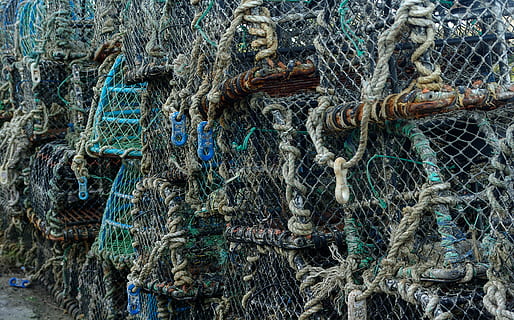 Angeln, Schließfächer, Hummer, Seil, Fischereiindustrie, kommerzielles Fischernetz, Meer, Fischernetz, Vollbild, keine Leute, Tag, Angelrute, Stärke, Hintergründe, Stange, Muster, Nahansicht, draußen, Komplexität, Hafen, Wasser, Boje, verheddert, 4K, CC0, gemeinfrei, lizenzfrei
