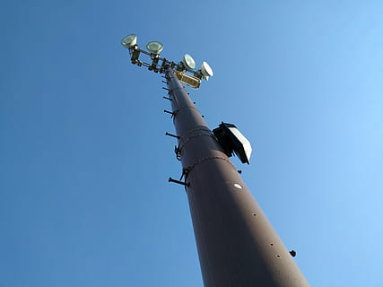cielo blu, illuminazione, artefatti, tecnologia, cielo, blu, Inquadratura dal basso, copia spazio, natura, cielo sereno, giorno, comunicazione, volante, emittente, nessuno, veicolo aereo, luce del sole, all'aperto, mezzi di trasporto, soleggiato, antenna - aerea, satellitare, militare, industria aerospaziale, direttamente sotto, 4K, CC0, dominio pubblico, privo di copyright