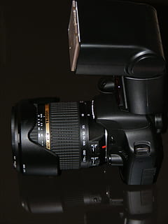 kamera, kanon, Di622, digital, dslr, linse, Nissin, slr, Tamron, zoom, teknologi, tæt på, indendørs, kamera - fotografisk udstyr, ingen mennesker, retro stylet, sort farve, stilleben, fotografisk udstyr, kunstkultur og underholdning, fotografering temaer, musik, digitalt kamera, udstyr, sort baggrund, studio skud, meddelelse, objektiv - optisk instrument, 2K, CC0, offentligt domæne, royaltyfrie