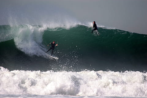 two, man surfing, big, beach wave, daytime, Surfing, Surfers, Wave, Surfboard, Sea, fun, sport, lifestyle, recreation, adventure, extreme sports, motion, speed, water, aquatic sport, people, leisure activity, day, nature, beauty in nature, two people, men, lifestyles, full length, skill, power in nature, outdoors, 2K, CC0, public domain, royalty free