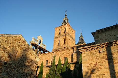 Astorga, Spagna, Cattedrale, Astorga, Spagna, architettura, esterno dell'edificio, storia, destinazioni di viaggio, struttura costruita, cielo sereno, cielo, il passato, costruzione, Inquadratura dal basso, natura, Torre, viaggio, giorno, luce del sole, turismo, vecchio, nessuno, blu, città, all'aperto, guglia, 2K, CC0, dominio pubblico, privo di copyright