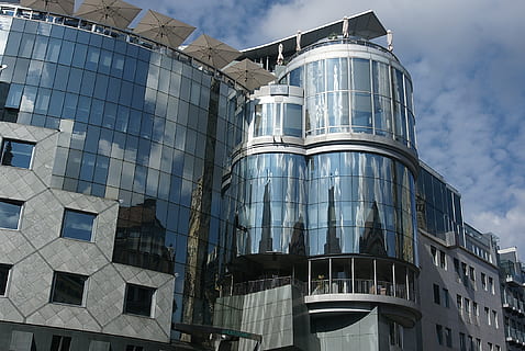 Wien, Gebäude, Glas, Reflexion, Bauglas, der Wolkenkratzer, Bürogebäude, die Architektur, gebaute Struktur, Gebäudehülle, Flachwinkelansicht, Stadt, modern, Tag, keine Leute, Himmel, Natur, draußen, Fenster, Büro, Industrie, Bürogebäude außen, wolke - himmel, Glas - Material, Geschäft, silberfarben, Wohnung, 1080P, CC0, gemeinfrei, lizenzfrei