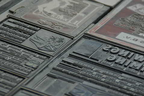 tiskárna, Vést, pro mě, sazba, nikdo, celý rám, pozadí, uvnitř, stálý život, detail, text, finance, vysoký úhel pohledu, selektivní zaměření, sdělení, měna, papír, velká skupina objektů, variace, výběr, uspořádání, západní skript, sbírka, starý, 4K, CC0, veřejná doména, bez autorských práv