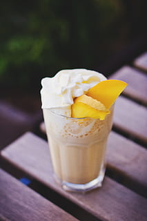 menjar, begudes, cafeteria, cafè, fred, guai, crema, beure, frappe, fruita, fruites, vidre, cafè amb gel, meló, taula, batuda, crema batuda, menjar i beguda, frescor, refresc, copa, equipament per a la llar, alimentació saludable, menjar dolç, centrar-se en primer pla, primer pla, mida de la porció, groc, cap gent, benestar, dolç, indulgència, temptació, a l'aire lliure, taronja, 5K, CC0, domini públic, lliure de regalies