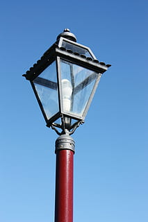 udsmykkede, lampe, stolpe, himmel, blå, gade, metal, årgang, belysning, klassisk, dekorative, skyfri himmel, belysningsudstyr, lav vinkel visning, rød, dag, gadebelysning, natur, pol, ingen mennesker, udendørs, kopiere plads, sollys, tæt på, glas - materiale, gaslys, arkitektur, sølvfarvet, elektrisk lampe, 4K, CC0, offentligt domæne, royaltyfrie