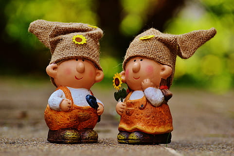 zwei, Mädchen, Junge Zwergfiguren, Fußboden, Kobold, Paar, Zahl, süß, Spaß, lustig, Frau, Mann, Gartenarbeit, Süss, Deckel, Sonnenblume, Spielzeug, Kindheit, Kind, Lebensmittel, Essen und Trinken, Darstellung, jung, Tag, Menschen, Nahansicht, menschliche Darstellung, Nachwuchs, Männer, Fokus auf den Vordergrund, Baby, menschliches Körperteil, Kleidung, Unschuld, menschliches Gesicht, 4K, CC0, gemeinfrei, lizenzfrei