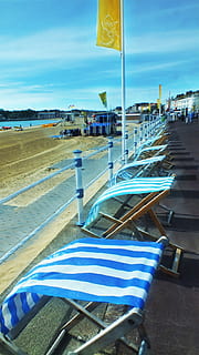 fluktstoler, seaside, Strand, himmel, sand, landskap, Sky, skies, sete, dag, natur, stol, tømme, ingen folk, fravær, transport, land, arkitektur, sky - himmel, vann, utendørs, blå, på rad, stripete, flagg, bygget struktur, 720P, CC0, offentlig domene, opphavsrett gratis