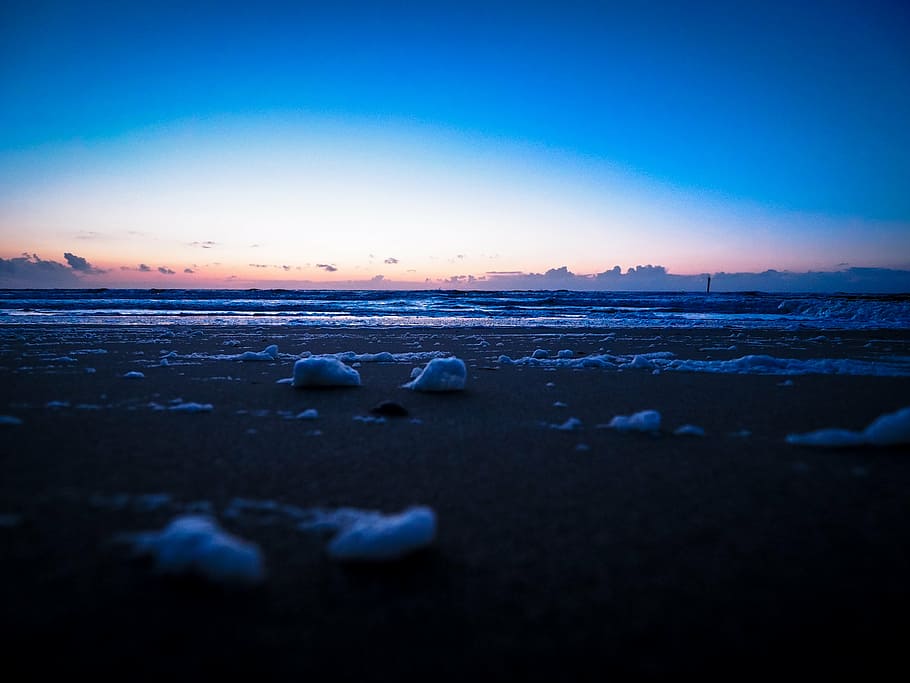 strand, aften, tusmørke, solnedgang, hav, baltiske hav, himmel, vand, humør, Abendstimmung, om aftenen stranden, i sen aften, natur, jokulsarlon lagunen, is, blå, jokulsarlon, koldtemperatur, landskab, vinter, sne, scenics - natur, ro, jord, ingen mennesker, rolig scene, skønhed i naturen, miljø, sky - himmel, kopiere plads, skumring, klippe, udendørs, overflade niveau, 4K