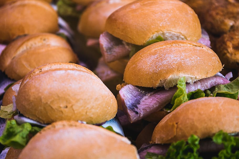 skinke, salat burgere, hamburger parabol, sandwich, rulle, frokost, fisk, bolle, mad, mad og drikke, sund kost, grøntsag, friskhed, ingen mennesker, tæt på, fastfood, brød, stor gruppe af objekter, frugt, velvære, klar til at spise, selektiv fokusering, måltid, salat, stilleben, snack, 4K